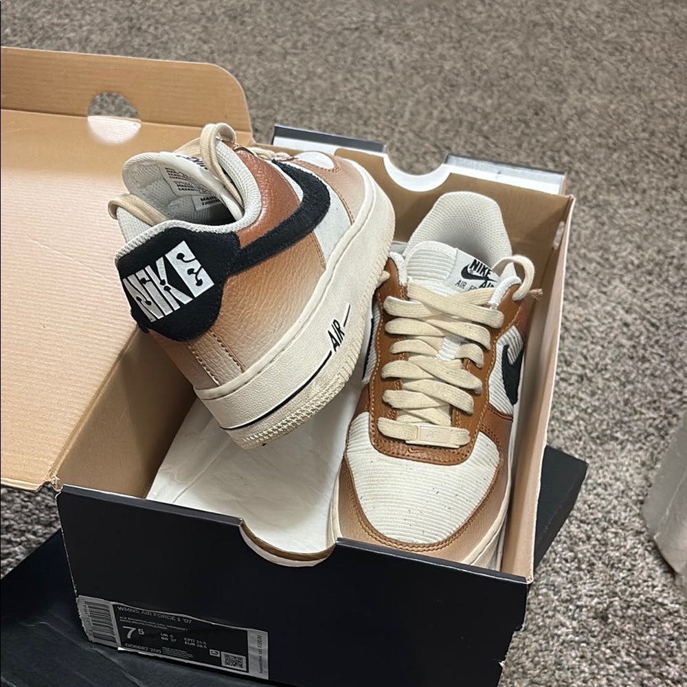 Nike Brown and White Sneakers Versatile Low-Top Design slightly worn - Picture 4 of 6